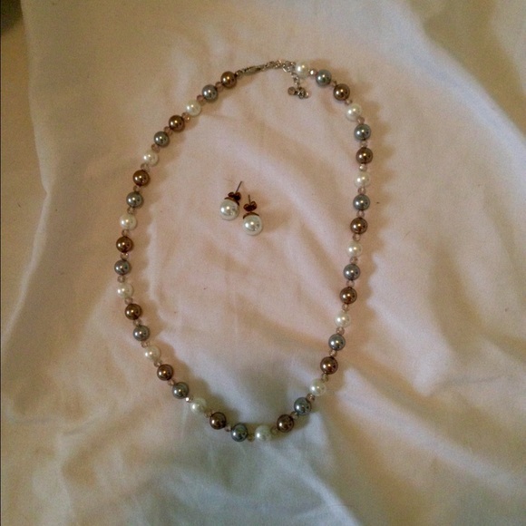 Pearl necklace and earring set