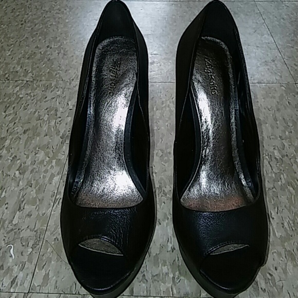 Black open toe platform
