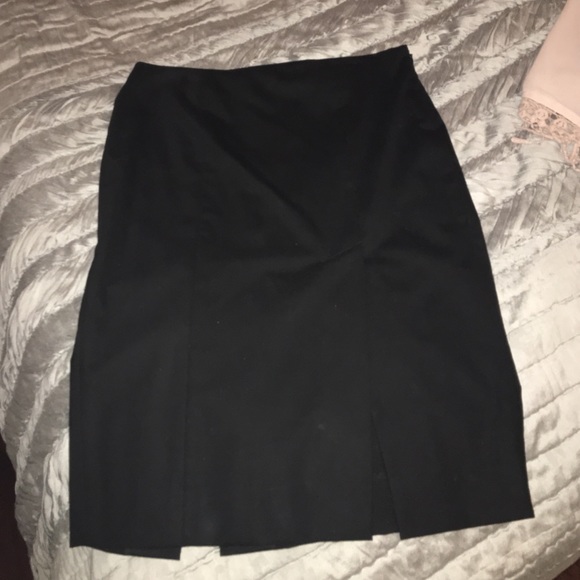Bebe simple black skirt with slit