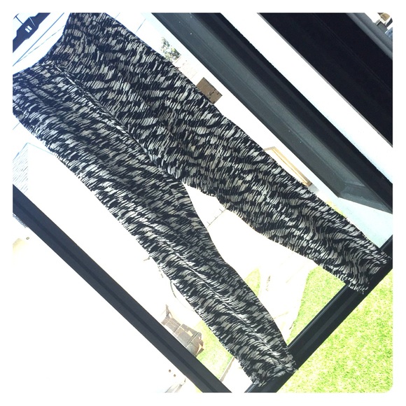 Drawstring black & white dress pants/jogger style