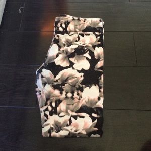 Floral printed leggings.