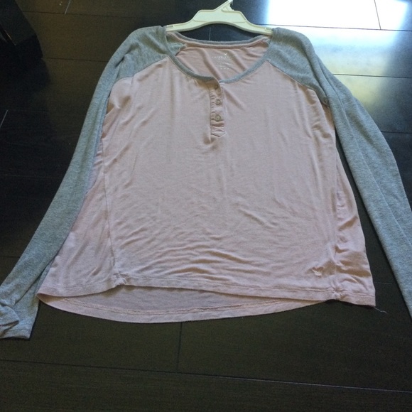 American eagle long sleeve shirt.