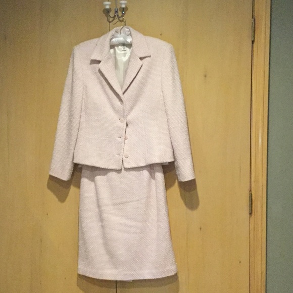 🌷Talbots Pink and White Boucle Suit