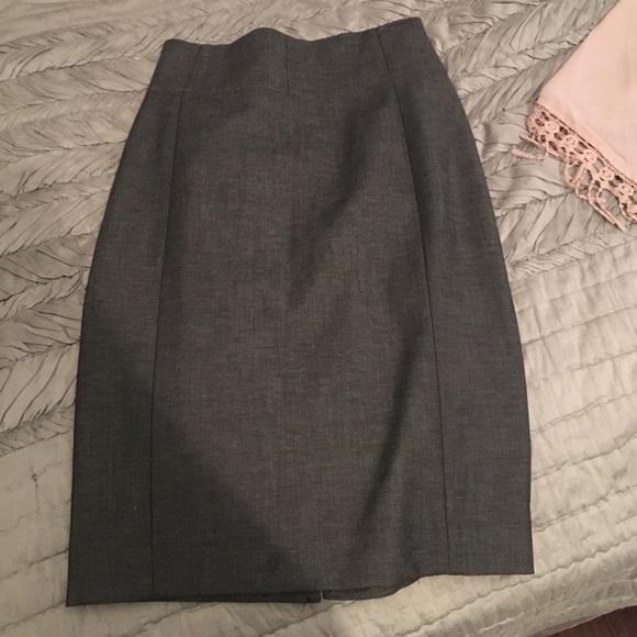 Gray straight skirt! Very flattering-never worn