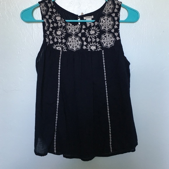 FOREVER 21 TANK TOP CROCHET NAVY BLUE
