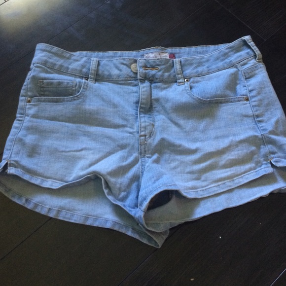 Kohls brand Jean shorts.