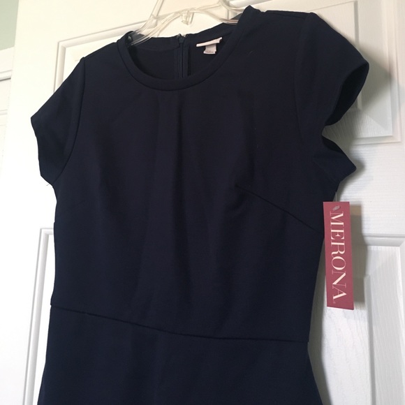 🎉 SALE 🎉 Fitted Dress - Picture 3 of 4