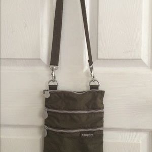 Baggalini  small cross body bag