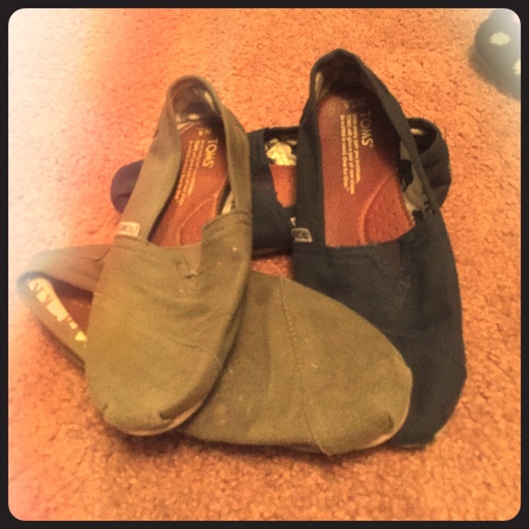 2 pairs of toms shoes $25 x 2 pairs