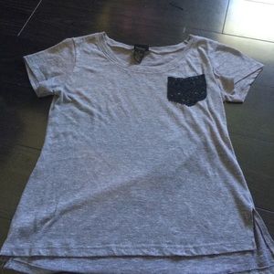 Grey t-shirt with black crochet pocket