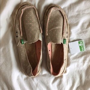 Polka dot SANUK woman's sandal shoes