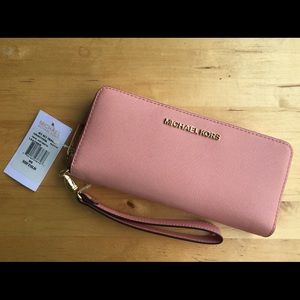 Michael Kors Travel Continental Wristlet