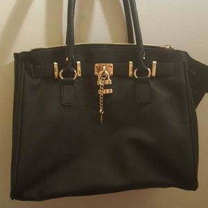 Black medium bag