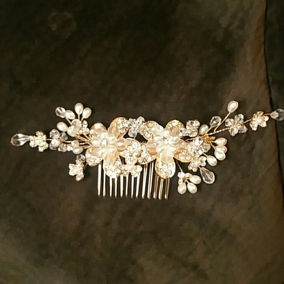 Jeweled wedding hair comb