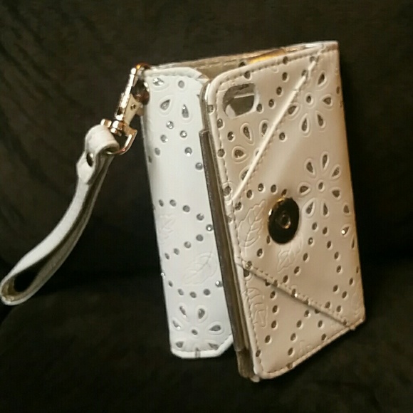 Iphone wristlet