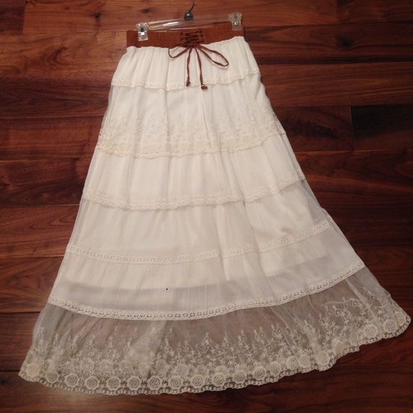 Lace skirt
