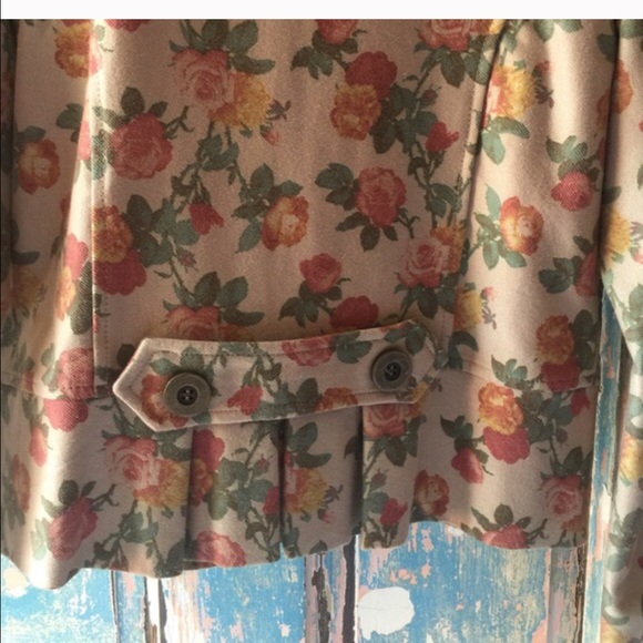 Super delicate blazer with flowers - Picture 3 of 3