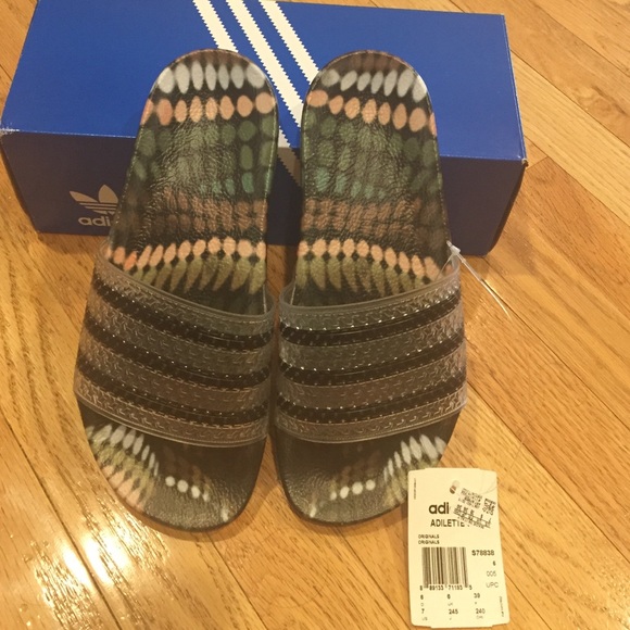 NWT rare Adidas Adilette Slides - Picture 2 of 2