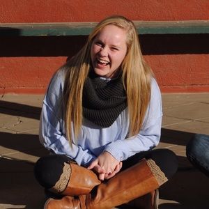 Meet your Posher, Abbey