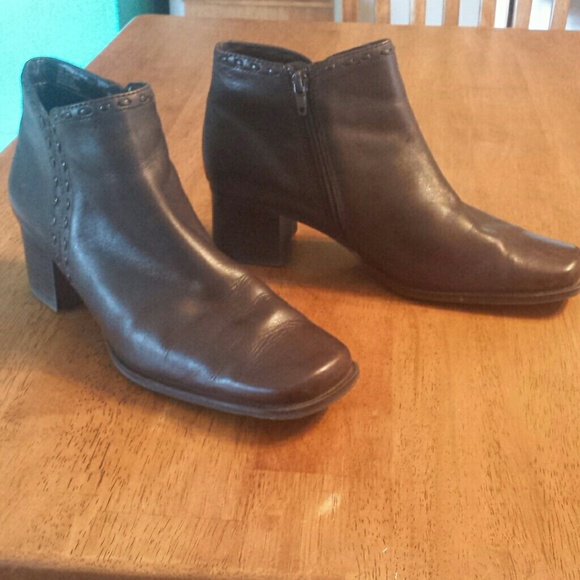 Women's brown ankle boots size 9M