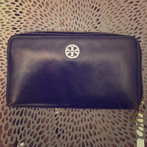 Tory Burch, Black wallet w great compartment space
