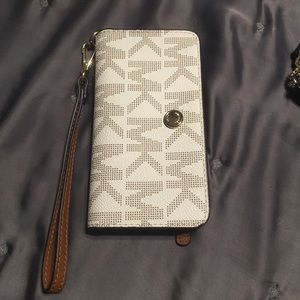 Michael kors tech wristlet