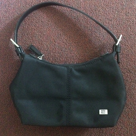 Black Purse by CITY DKNY