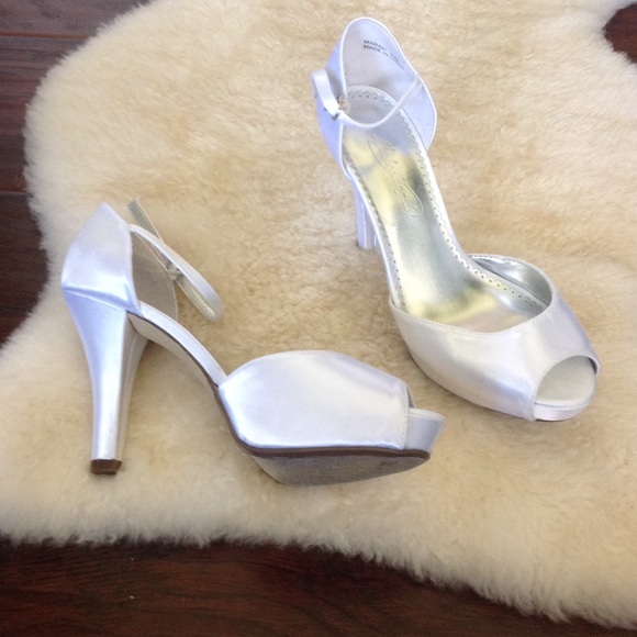 White satin ankle strap heels ( dyeable)