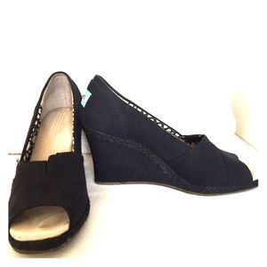 Used TOMS wedges