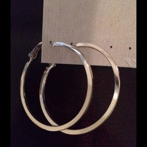 Small gold hoops