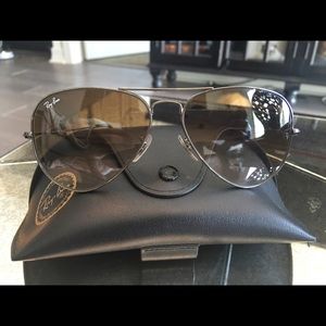 Friday flash sale! Ray-Ban Aviators - FLAWLESS