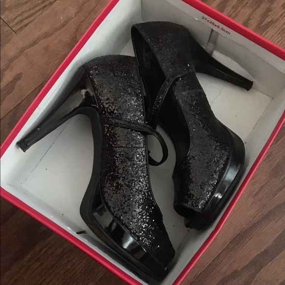 High heels - Picture 2 of 2