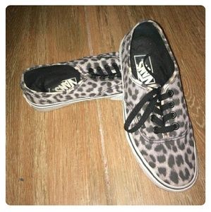 ON SALE ! CHECK OUT MY CLOSET! !!