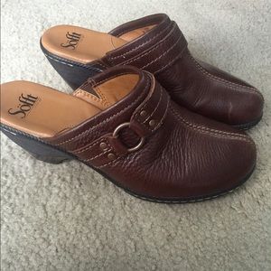Shoes size 8 Soft clogs