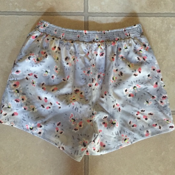 NWOT LC Lauren Conrad floral shorts - Picture 3 of 5