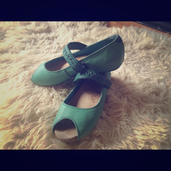 Anthropologie OTBT Gastonia Peep-Toe Mary Jane