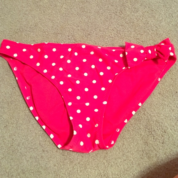 Magenta polka dot bikini 👙👙