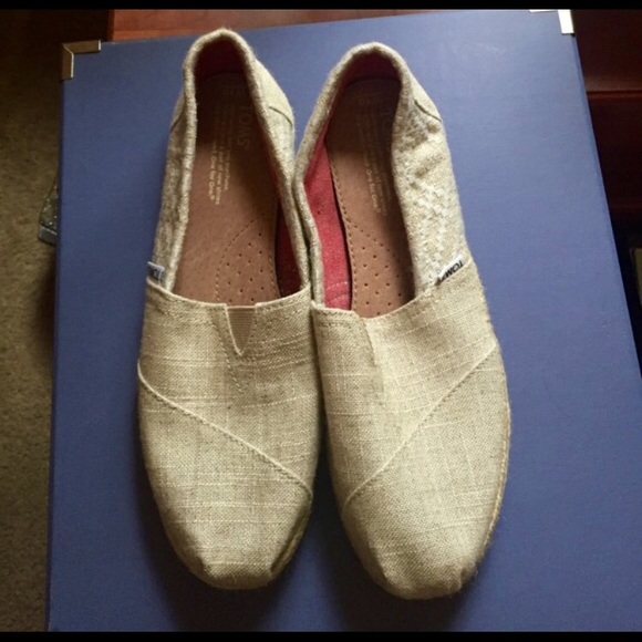 Toms: NEW Size 10