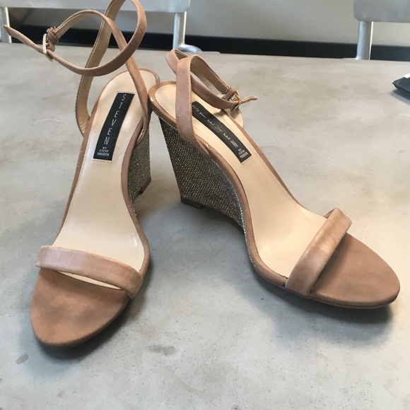 Steve Madden tan wedges, sz 8