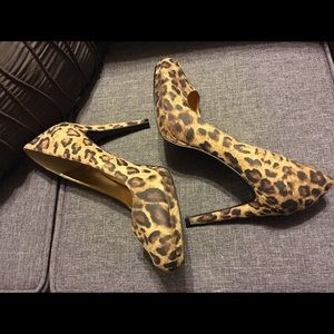 💥JUST IN💥 BCBG Leopard pumps, Size 9.5