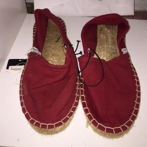 Steve Madden espadrilles flat.