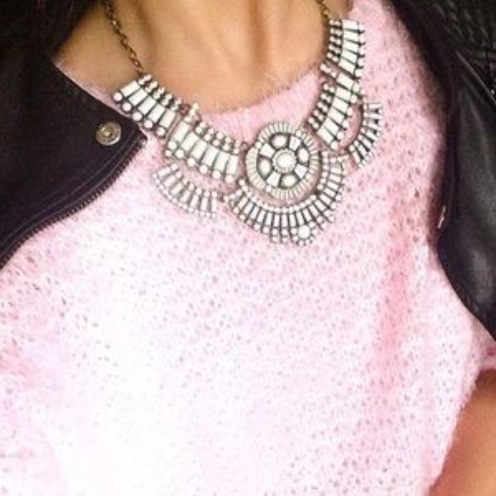 ‼️FIRM‼️White Stone Statement Necklace - Picture 3 of 5