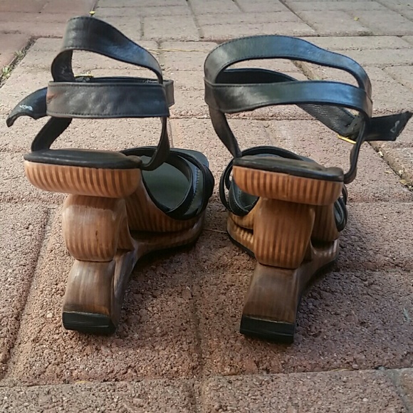 Heart shaped wood bottom leather sandal NEW - Picture 2 of 4