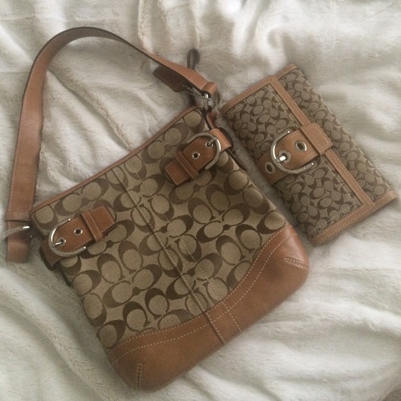 Matching Signature Coach Purse & Wallet 💓