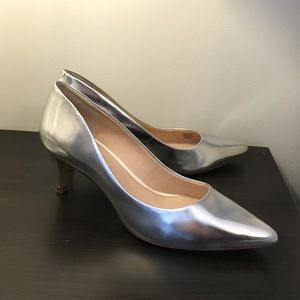 Banana Republic silver Elin classic pumps