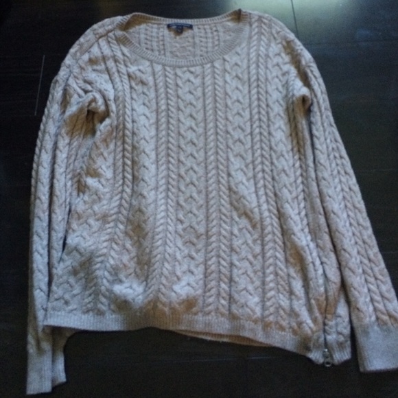 American eagle sweater