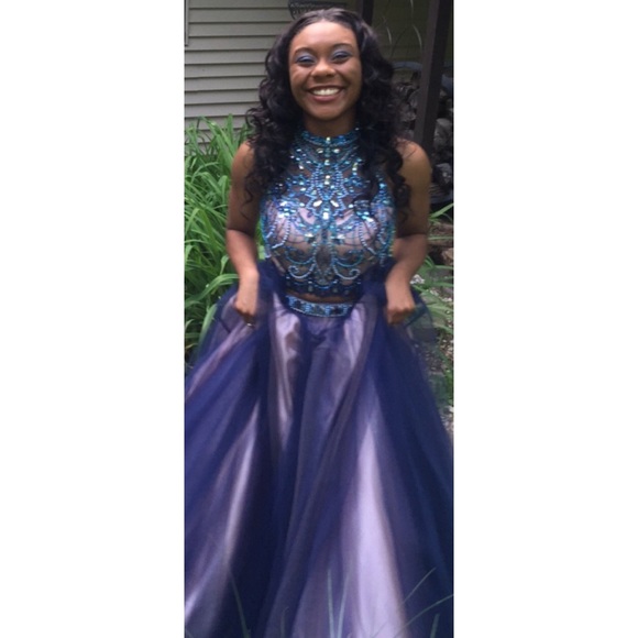 PROM DRESS - Picture 2 of 4