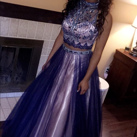 PROM DRESS - Picture 3 of 4