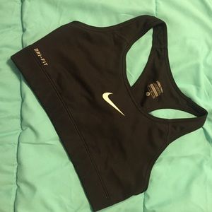 Nike sports bra size small