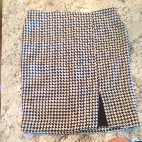 Houndstooth White House Black Market pencil skirt